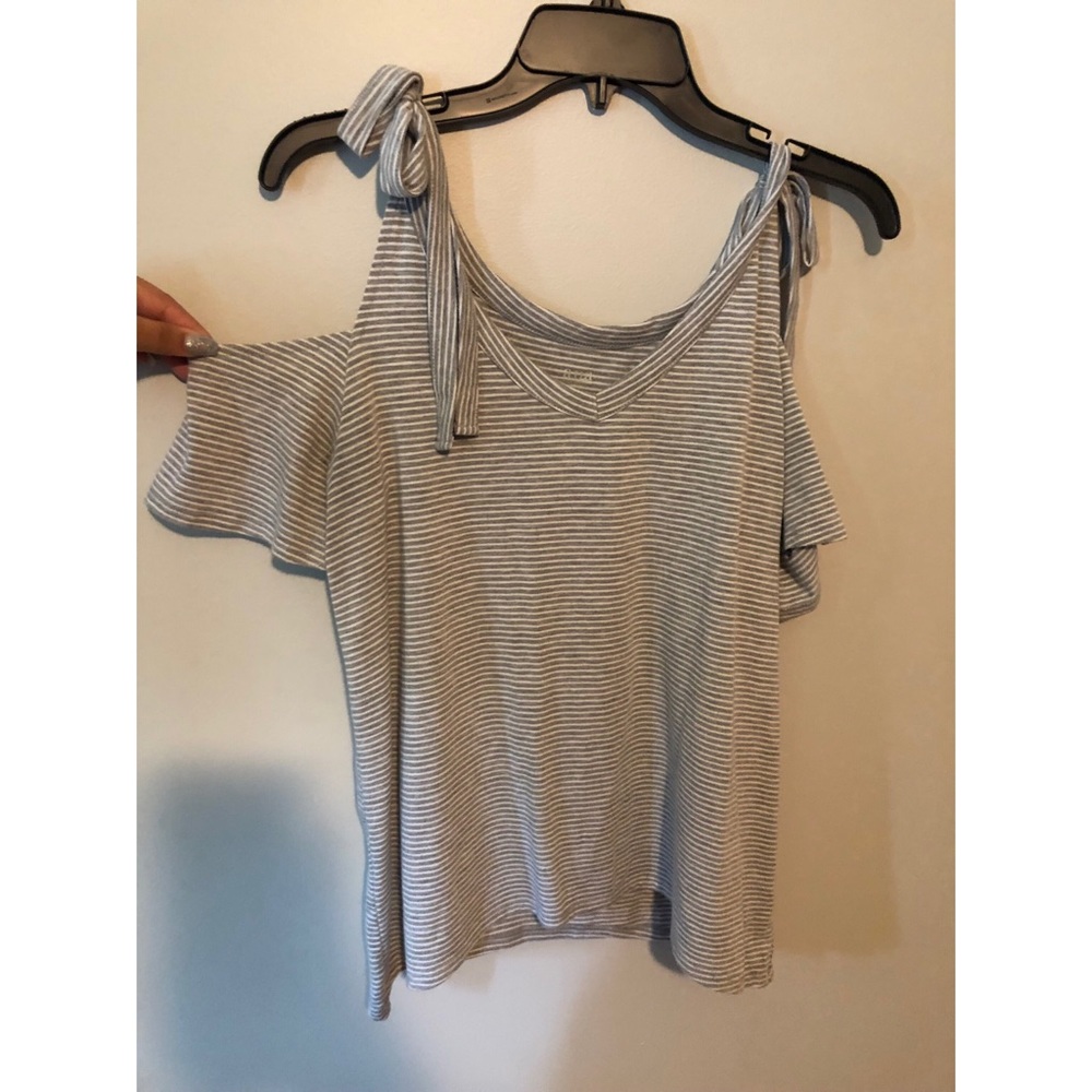 Open shoulder top